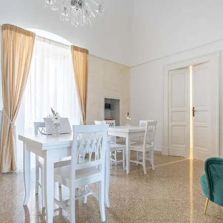 Chic Piazza Della Liberta Ostuni