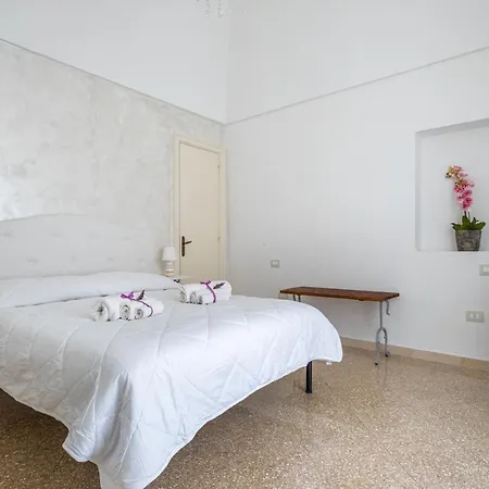 Guesthost - La Baronessa Apartment *