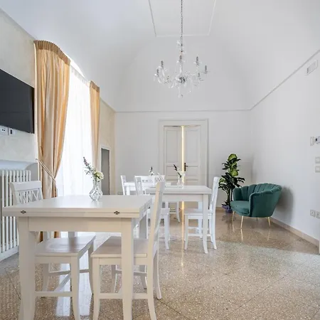 Guesthost - La Baronessa Apartment