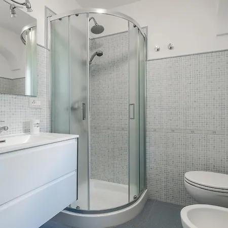 Guesthost - La Baronessa *