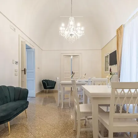Chic Piazza Della Liberta