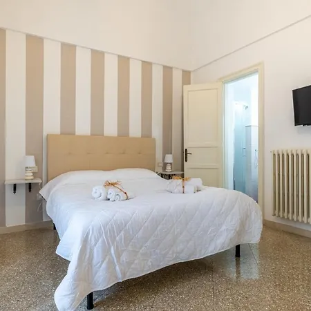 Chic Piazza Della Liberta *