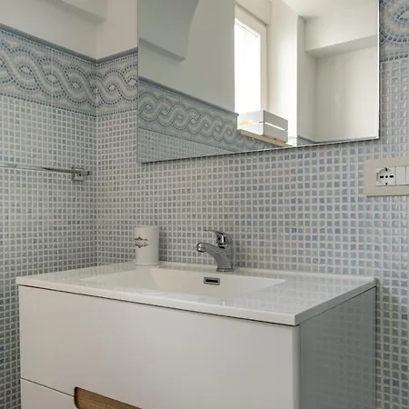 Guesthost - La Baronessa * 奥斯图尼