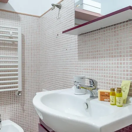 Guesthost - La Baronessa