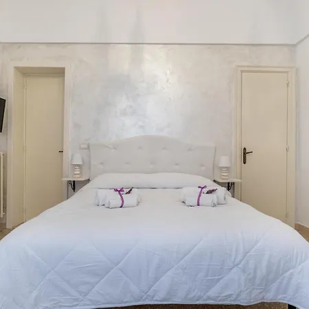 Guesthost - La Baronessa *