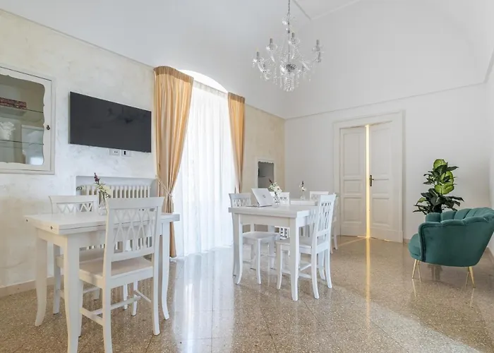 Guesthost - La Baronessa Apartament *